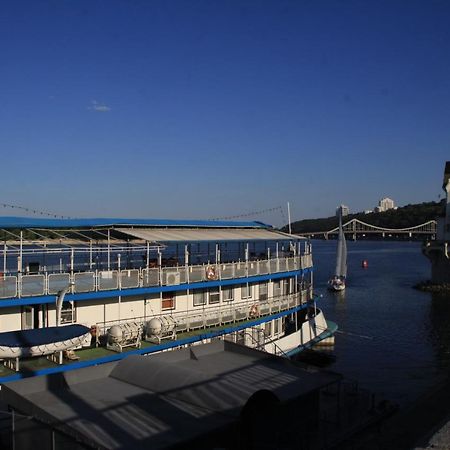 Bogdan Khmelnytskyi Hotel Киев Екстериор снимка