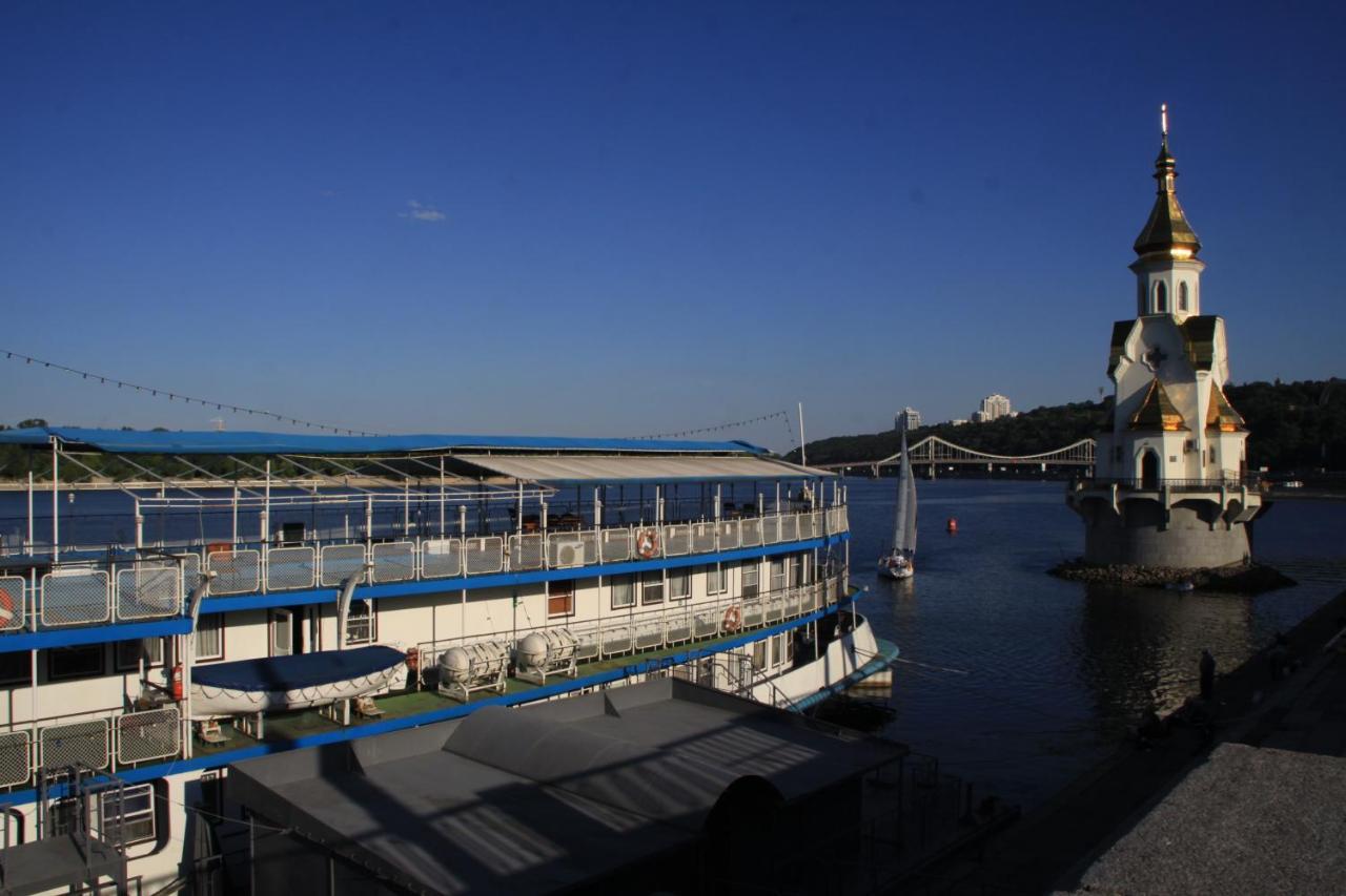 Bogdan Khmelnytskyi Hotel Киев Екстериор снимка