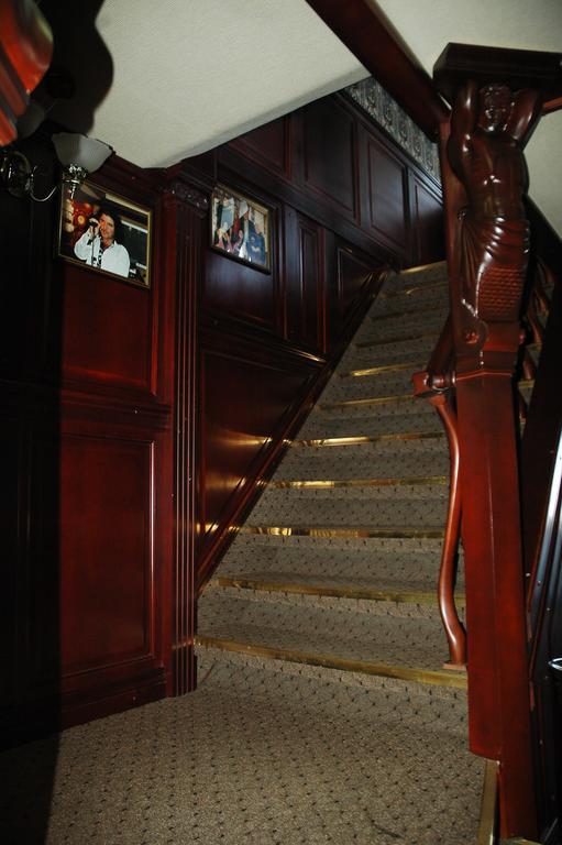 Bogdan Khmelnytskyi Hotel Киев Екстериор снимка