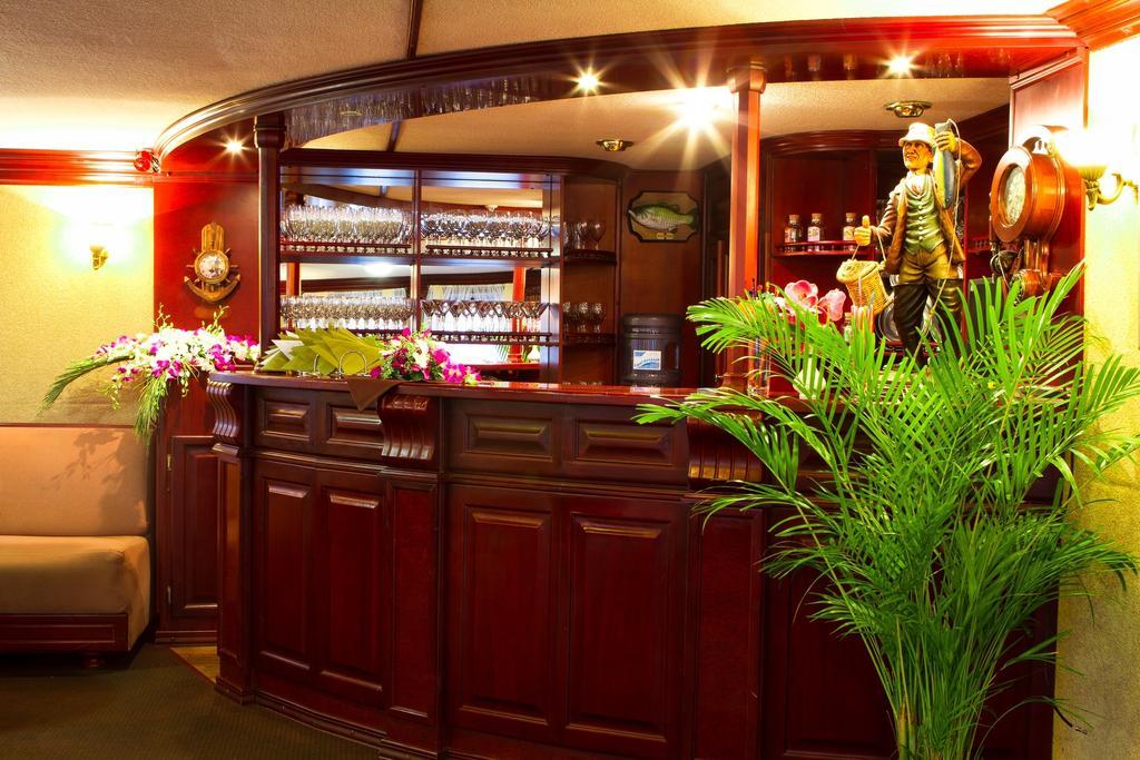 Bogdan Khmelnytskyi Hotel Киев Екстериор снимка
