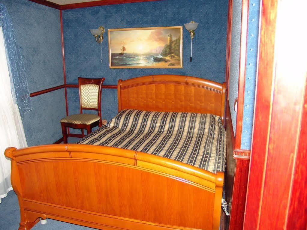 Bogdan Khmelnytskyi Hotel Киев Екстериор снимка