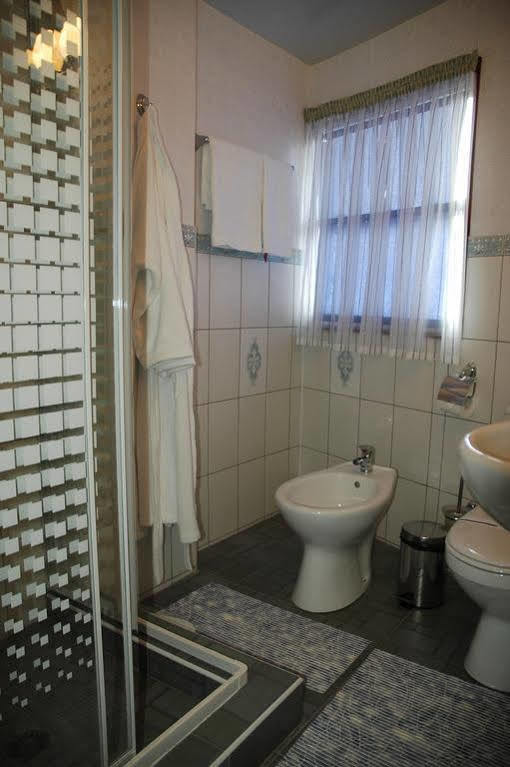 Bogdan Khmelnytskyi Hotel Киев Екстериор снимка