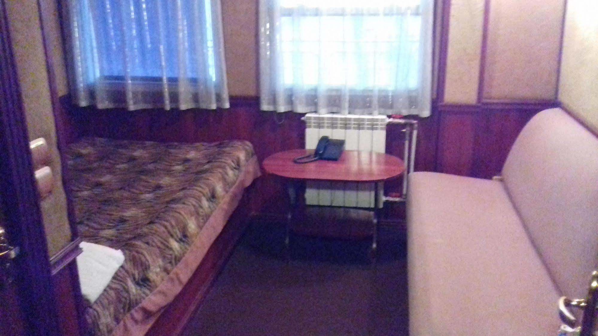 Bogdan Khmelnytskyi Hotel Киев Екстериор снимка