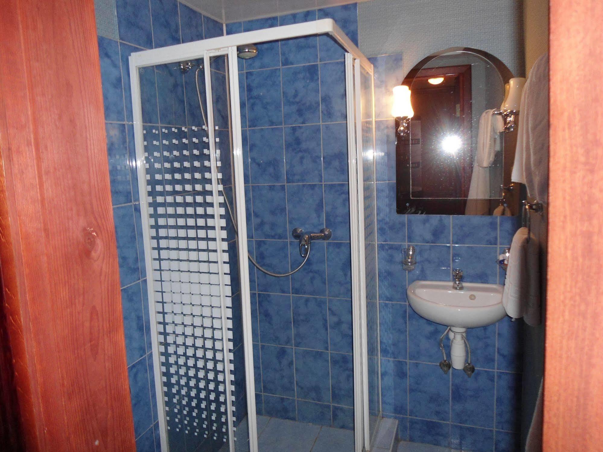 Bogdan Khmelnytskyi Hotel Киев Екстериор снимка