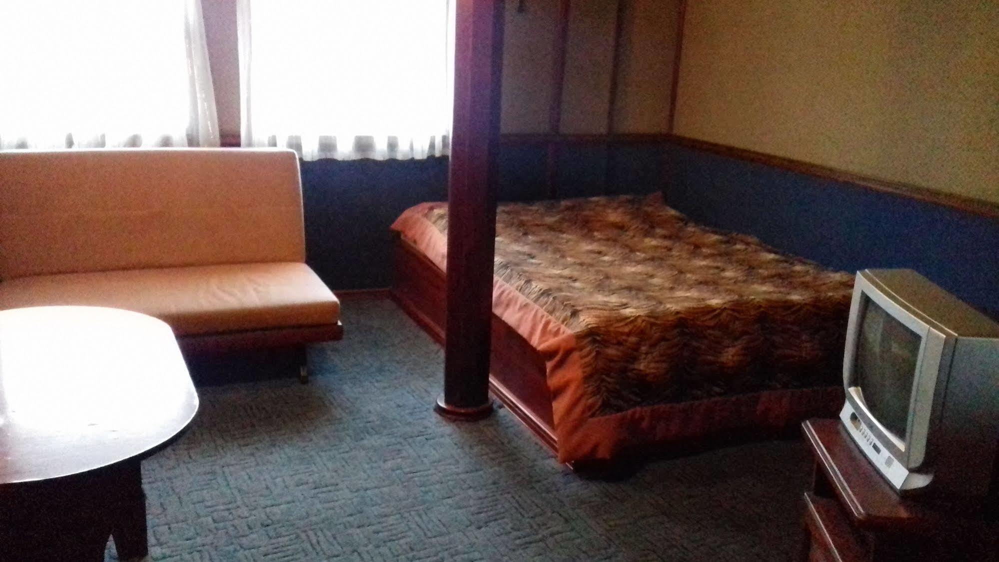 Bogdan Khmelnytskyi Hotel Киев Екстериор снимка