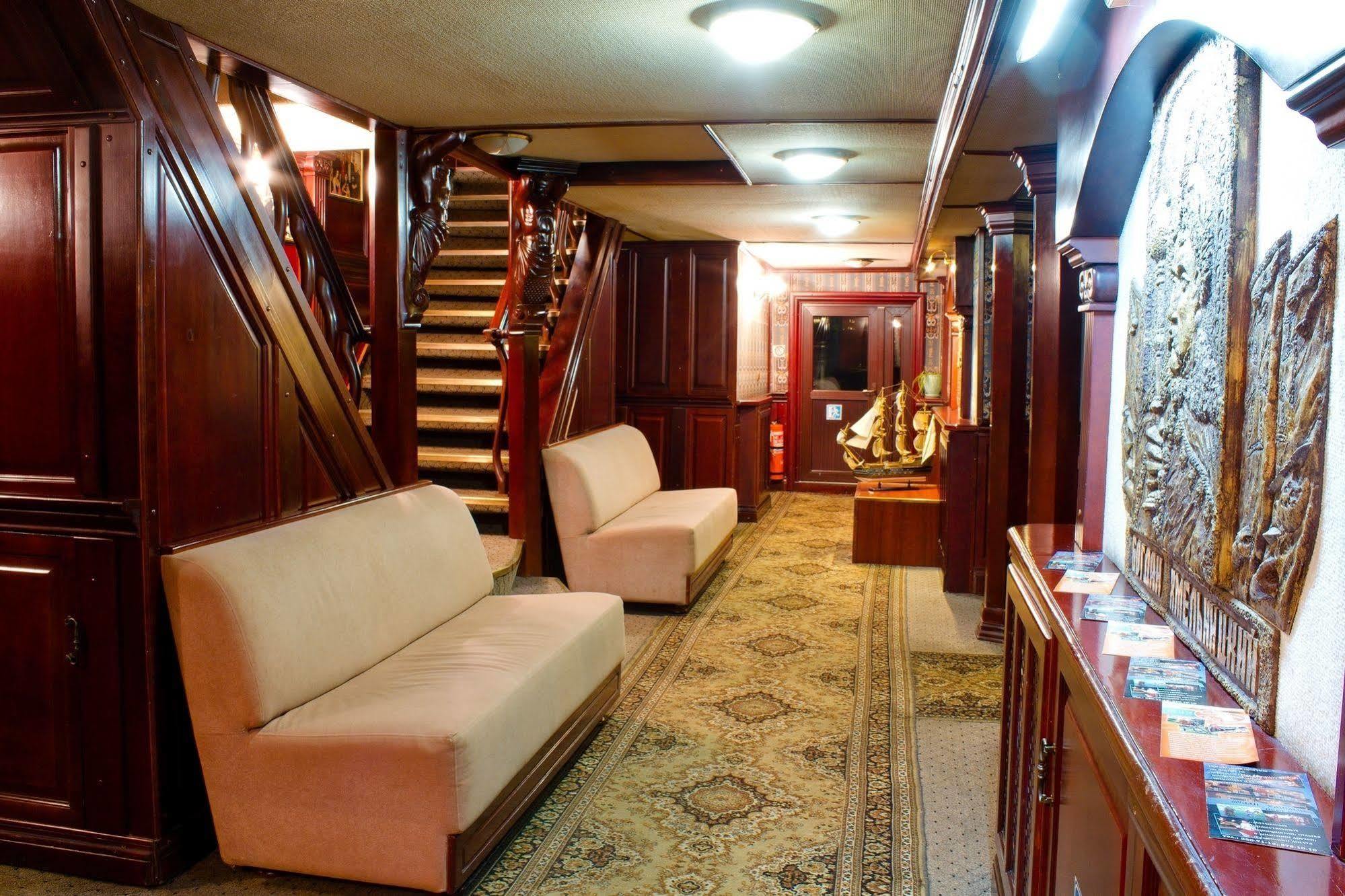 Bogdan Khmelnytskyi Hotel Киев Екстериор снимка