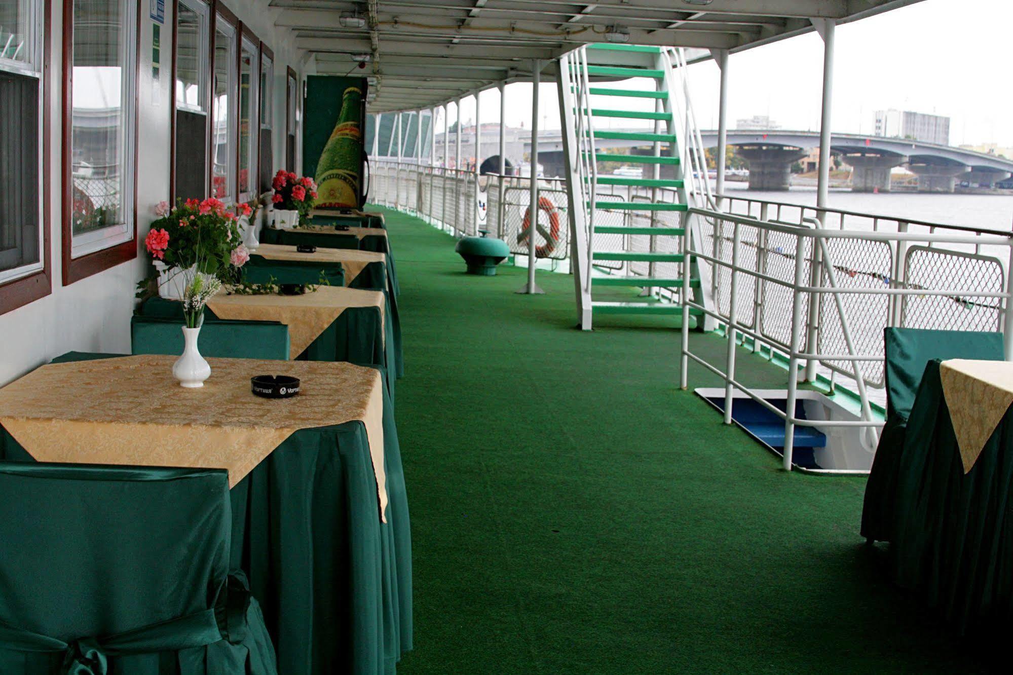 Bogdan Khmelnytskyi Hotel Киев Екстериор снимка