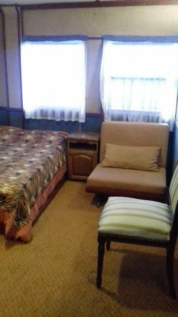 Bogdan Khmelnytskyi Hotel Киев Екстериор снимка